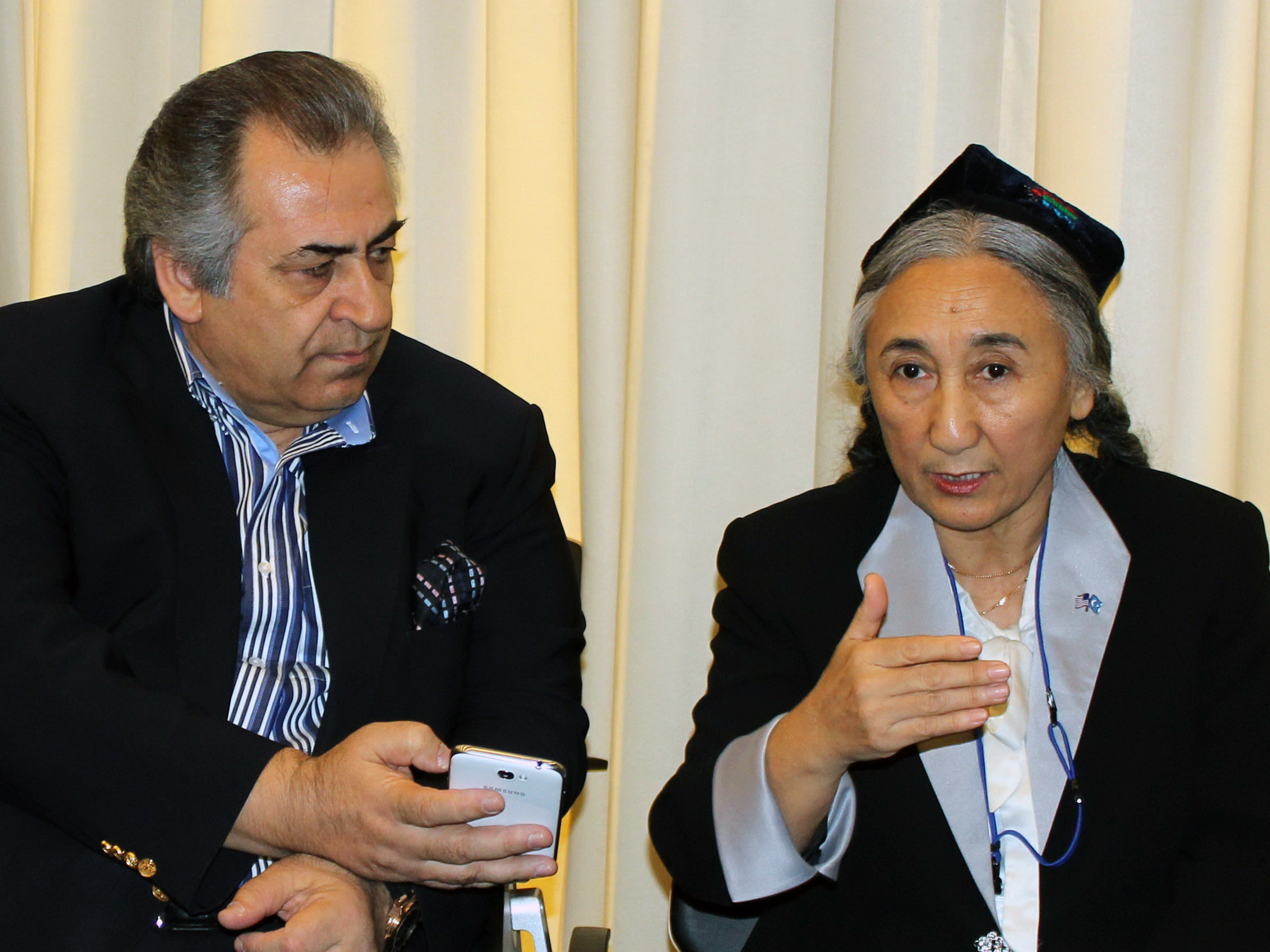 UYGUR ANA RABİA KADİR ‘UYGUR TÜRKLERİNE DE SAHİP ÇIKIN’