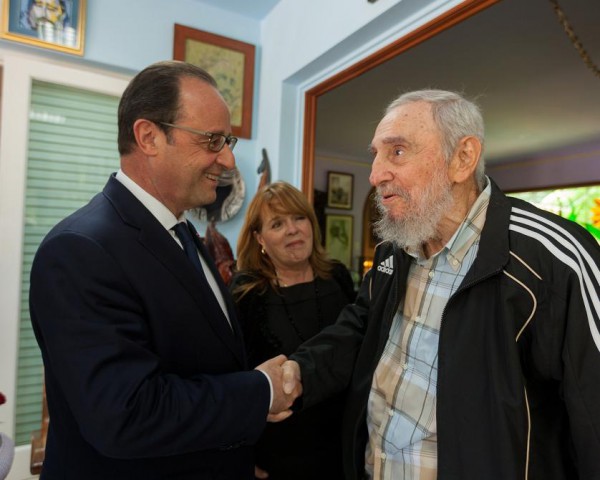 Hollande-Fidel Castro-1