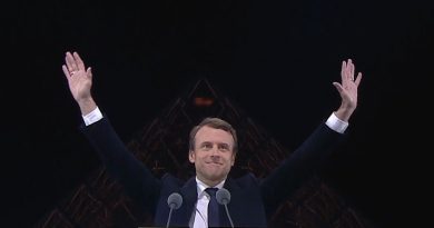 FRANSA’NIN YENİ CUMHURBAŞKANI EMMANUEL MACRON FRANSA’NIN YENİ CUMHURBAŞKANI EMMANUEL MACRON